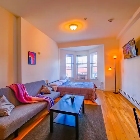 Deluxe Studio Minutes From Nyc!